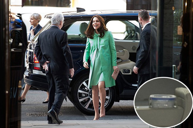 Người h&acirc;m mộ tinh &yacute; ph&aacute;t hiện ra vật bất thường trong xe hơi chở C&ocirc;ng nương Kate, v&ocirc; t&igrave;nh tiết lộ th&oacute;i quen kh&oacute; bỏ của người ho&agrave;ng gia - Ảnh 1.