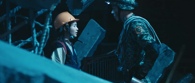 Hậu duệ Mặt trời: Khả Ng&acirc;n cố gắng qu&ecirc;n nhưng cứ đứng trước đại &uacute;y Song Lu&acirc;n l&agrave; lại y&ecirc;u say đắm - Ảnh 11.