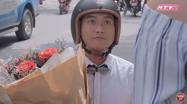 M&agrave;n cầu h&ocirc;n g&acirc;y tắc đường của Gạo nếp gạo tẻ bị chỉ tr&iacute;ch l&agrave; v&ocirc; duy&ecirc;n, sến sẩm - Ảnh 3.