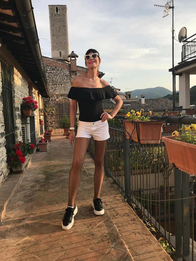 70 tuổi nhưng người phụ nữ n&agrave;y sở hữu body cực chuẩn, cực sexy v&agrave; b&iacute; k&iacute;p được tiết lộ khiến ai cũng giật m&igrave;nh - Ảnh 5.