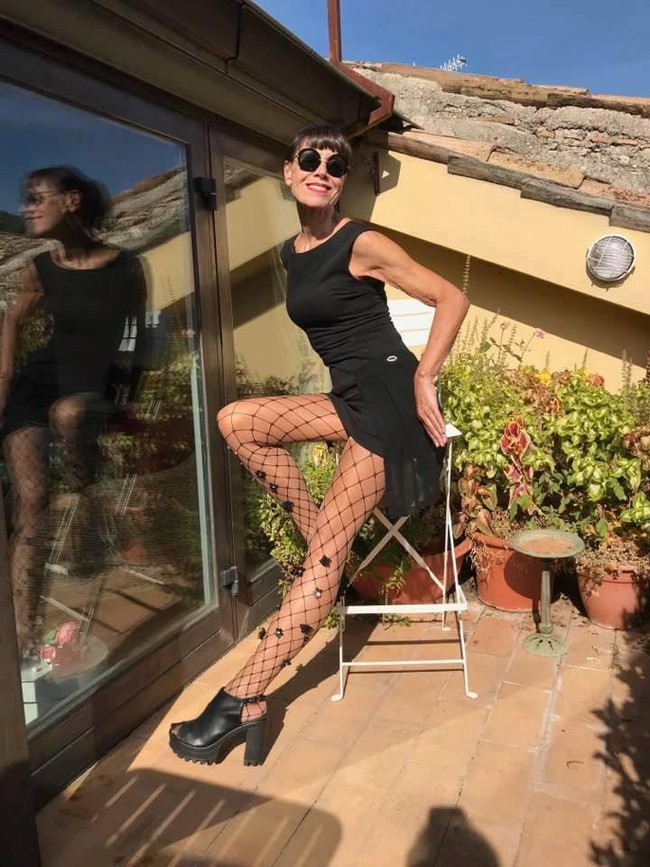 70 tuổi nhưng người phụ nữ n&agrave;y sở hữu body cực chuẩn, cực sexy v&agrave; b&iacute; k&iacute;p được tiết lộ khiến ai cũng giật m&igrave;nh - Ảnh 4.