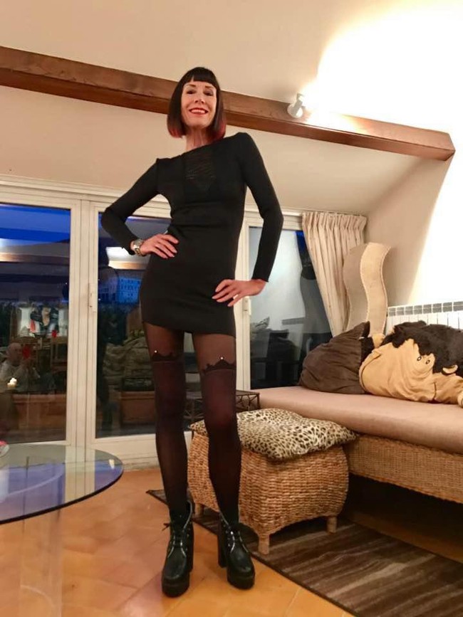 70 tuổi nhưng người phụ nữ n&agrave;y sở hữu body cực chuẩn, cực sexy v&agrave; b&iacute; k&iacute;p được tiết lộ khiến ai cũng giật m&igrave;nh - Ảnh 1.