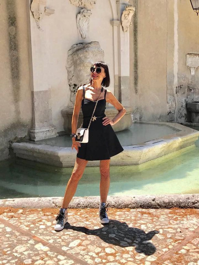 70 tuổi nhưng người phụ nữ n&agrave;y sở hữu body cực chuẩn, cực sexy v&agrave; b&iacute; k&iacute;p được tiết lộ khiến ai cũng giật m&igrave;nh - Ảnh 2.