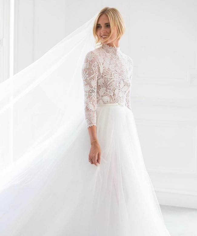 Váy cưới của hot fashionista Chiara Ferragni đẹp hơn tưởng tượng, được Dior thiết kế riêng và tốn tới 1600 giờ để hoàn thiện - Ảnh 3. Váy cưới của hot fashionista Chiara Ferragni đẹp hơn tưởng tượng, được Dior thiết kế riêng và tốn tới 1600 giờ để hoàn thiện - Ảnh 3.