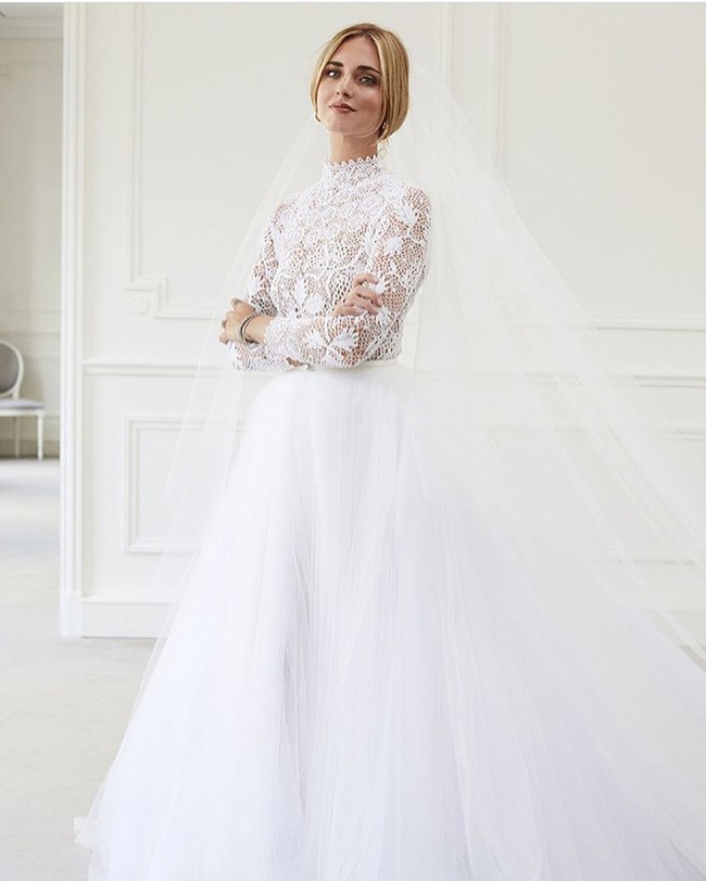 Váy cưới của hot fashionista Chiara Ferragni đẹp hơn tưởng tượng, được Dior thiết kế riêng và tốn tới 1600 giờ để hoàn thiện - Ảnh 4. Váy cưới của hot fashionista Chiara Ferragni đẹp hơn tưởng tượng, được Dior thiết kế riêng và tốn tới 1600 giờ để hoàn thiện - Ảnh 4.