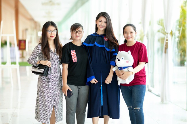 &Aacute; hậu Th&ugrave;y Dung tiết lộ vẫn được bố đưa đ&oacute;n đi học v&igrave; thương con g&aacute;i &uacute;t vất vả - Ảnh 10.