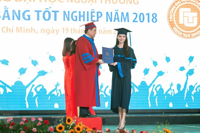 &Aacute; hậu Th&ugrave;y Dung tiết lộ vẫn được bố đưa đ&oacute;n đi học v&igrave; thương con g&aacute;i &uacute;t vất vả - Ảnh 1.
