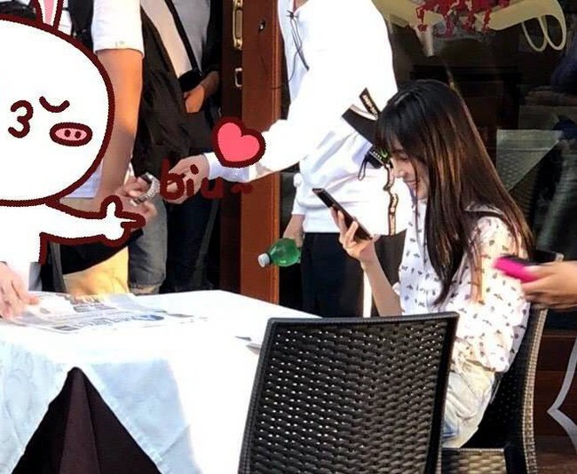 Quay phim bận rộn, Angela Baby mang theo qu&yacute; tử Bọt Biển Nhỏ sang tận Rome để tiện chăm s&oacute;c - Ảnh 4.