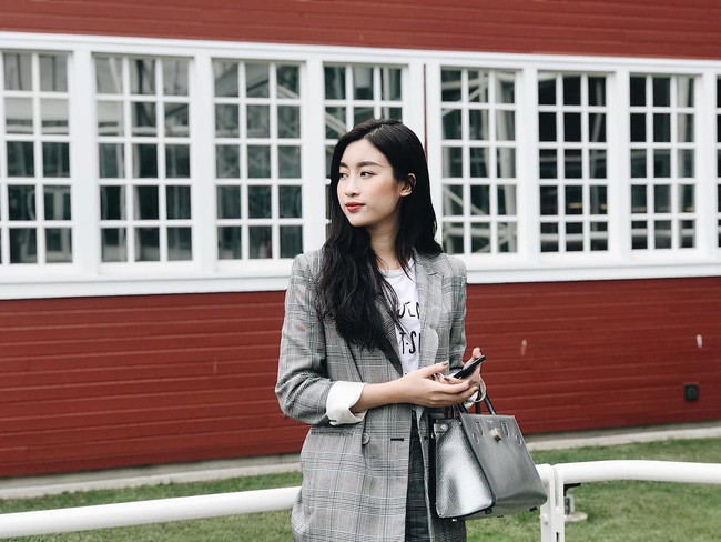 Nhiều Hoa hậu có nguyên tủ đồ hiệu tiền tỷ, Đỗ Mỹ Linh chỉ khiêm tốn mua 7 chiếc túi, dùng đi dùng lại suốt thời gian qua - Ảnh 1. Nhiều Hoa hậu có nguyên tủ đồ hiệu tiền tỷ, Đỗ Mỹ Linh chỉ khiêm tốn mua 7 chiếc túi, dùng đi dùng lại suốt thời gian qua - Ảnh 1.