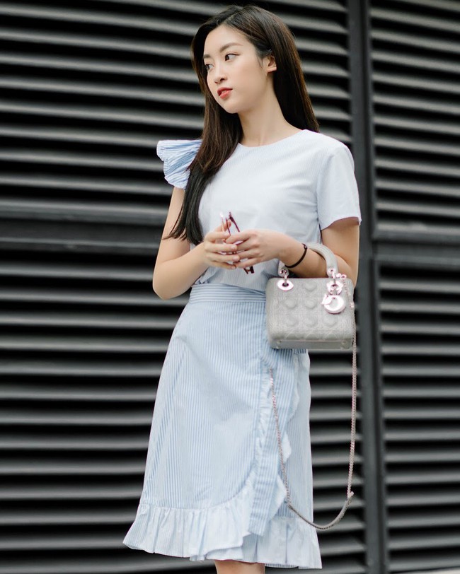 Nhiều Hoa hậu có nguyên tủ đồ hiệu tiền tỷ, Đỗ Mỹ Linh chỉ khiêm tốn mua 7 chiếc túi, dùng đi dùng lại suốt thời gian qua - Ảnh 3. Nhiều Hoa hậu có nguyên tủ đồ hiệu tiền tỷ, Đỗ Mỹ Linh chỉ khiêm tốn mua 7 chiếc túi, dùng đi dùng lại suốt thời gian qua - Ảnh 3.