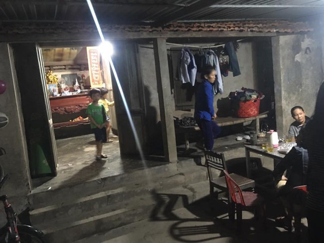 Bị bỏng nặng, da thịt thối rữa, người phụ nữ bị t&ecirc; liệt ch&acirc;n tay vẫn phải cắn răng chịu đựng v&igrave; kh&ocirc;ng đủ tiền nhập viện - Ảnh 3.