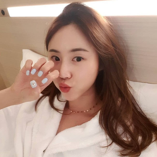 Chỉ chăm da buổi tối thôi chưa đủ, bạn cần chu trình 7 bước buổi sáng này thì làn da mới khỏe đẹp toàn diện được - Ảnh 3. Chỉ chăm da buổi tối thôi chưa đủ, bạn cần chu trình 7 bước buổi sáng này thì làn da mới khỏe đẹp toàn diện được - Ảnh 3.