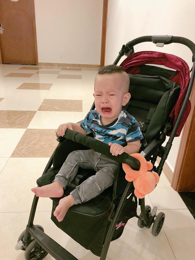 Cuối tuần của c&aacute;c hot mom: Huyền Baby trẻ như g&aacute;i 18 đưa 2 con đi chơi Trung thu, Hằng T&uacute;i hạnh ph&uacute;c nằm nh&agrave; ngắm c&aacute;c con chơi đ&ugrave;a - Ảnh 6.