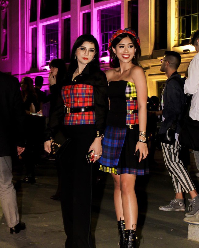 Thảo Ti&ecirc;n - Đệ nhất Rich Kid Việt c&ugrave;ng mẹ lại tiếp tục chinh phục Milan Fashion Week, điểm đến đầu ti&ecirc;n l&agrave; show Versace - Ảnh 1.