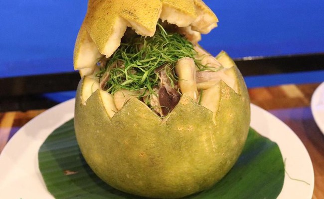 Thật nể người Đồng Nai, c&oacute; thể bắt cả con g&agrave; chui tọt v&agrave;o quả bưởi để l&agrave;m th&agrave;nh đặc sản lừng danh - Ảnh 7.