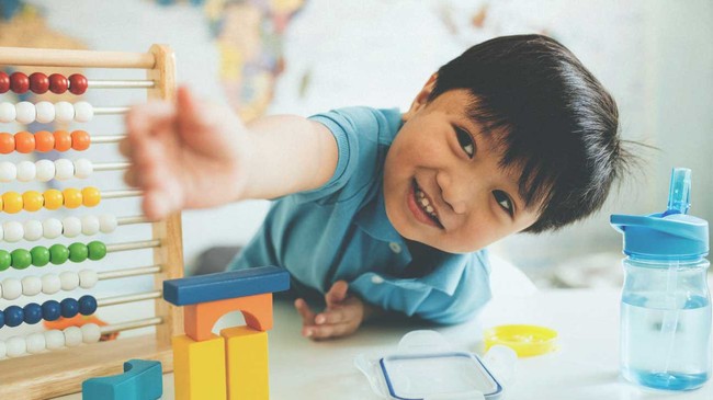 Theo phương pháp Montessori thì đây là 10 việc nên để con tự làm - Ảnh 8.