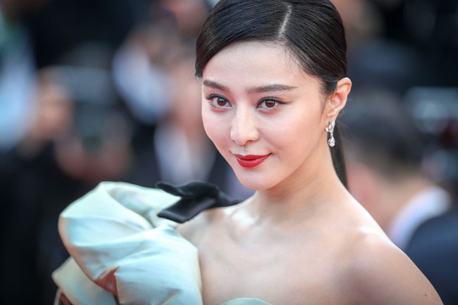 Phạm Băng Băng b&igrave;nh an v&ocirc; sự, em trai Phạm Thừa Thừa kh&ocirc;ng c&ograve;n kh&oacute;c l&oacute;c, cười v&ocirc; tư tại sự kiện? - Ảnh 8.