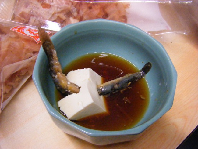 Tàu hủ địa ngục - món ăn có nguyên liệu và cách chế biến đơn giản nhưng lại đầy tai tiếng trong văn hóa ẩm thực Nhật Bản - Ảnh 1.