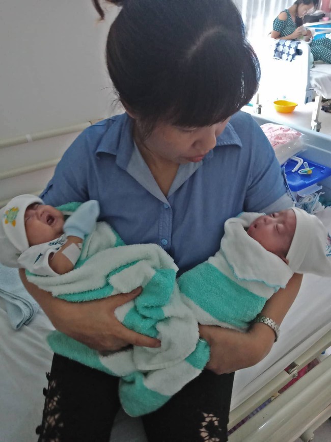 Cặp song sinh sinh non trong bọc điều ở tuần 27, b&aacute;c sĩ n&oacute;i tỉ lệ sống s&oacute;t chỉ 30% nhưng điều k&igrave; diệu đ&atilde; xảy ra - Ảnh 15.