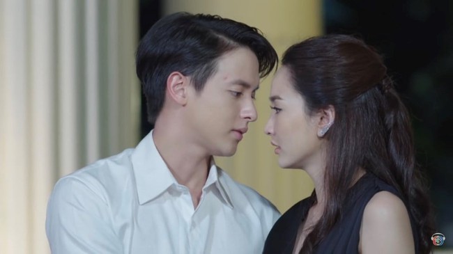 Cơn đau dạ dày bất chợt khiến chồng phát hiện ra bí mật của lái xe riêng và vợ, không ngờ cô lại hành động thế này - Ảnh 2. Cơn đau dạ dày bất chợt khiến chồng phát hiện ra bí mật của lái xe riêng và vợ, không ngờ cô lại hành động thế này - Ảnh 2.