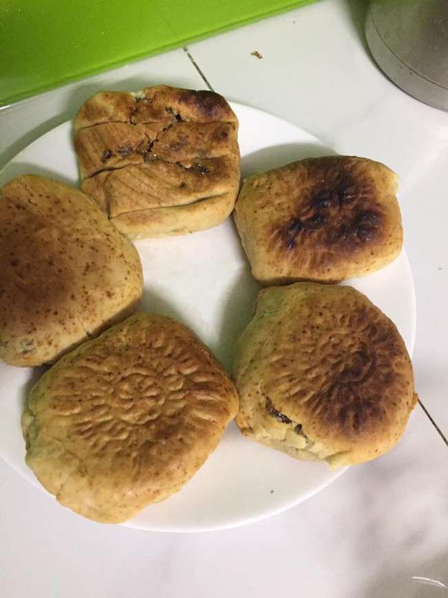 Những si&ecirc;u phẩm b&aacute;nh trung thu chứng minh c&oacute; những người chỉ n&ecirc;n ngồi ăn chứ đừng n&ecirc;n v&agrave;o bếp! - Ảnh 9.