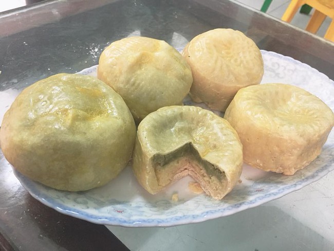 D&acirc;n mạng cười ngất với c&ocirc; g&aacute;i nướng b&aacute;nh Trung Thu bằng l&ograve; vi s&oacute;ng, đến khi sản phẩm ra đời lại kh&ocirc;ng kh&aacute;c g&igrave; b&aacute;nh bao chi&ecirc;n - Ảnh 3.