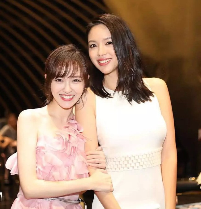 Mang tiếng hảo tỷ muội l&acirc;u năm, Dương Mịch - Đường Y&ecirc;n lại lơ nhau tại sự kiện như kh&ocirc;ng hề th&acirc;n quen - Ảnh 18.