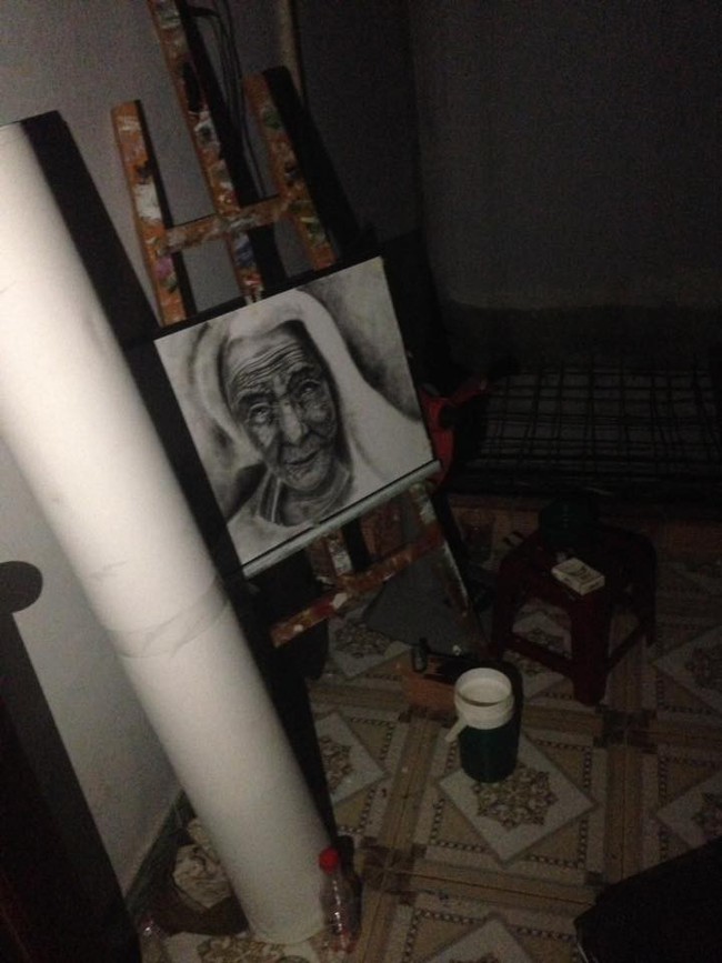 Đang run rẩy v&igrave; vừa đi xem phim kinh dị về, ch&agrave;ng trai trẻ su&yacute;t ngất khi thấy cảnh tượng n&agrave;y trong ph&ograve;ng ngủ - Ảnh 2.