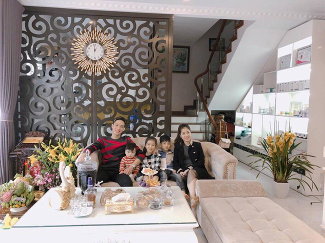 Anh chồng l&ecirc;n tiếng vụ bức ảnh để h&igrave;nh xăm bạn g&aacute;i đeo khẩu trang khiến d&acirc;n t&igrave;nh tranh c&atilde;i - Ảnh 3.