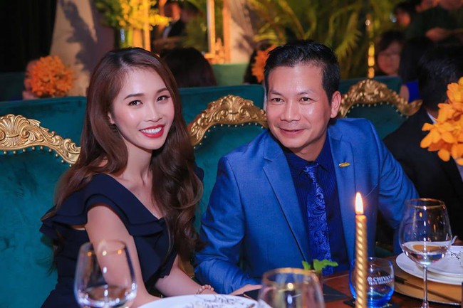 Đoạn clip Một ng&agrave;y của Shark Hưng tr&ocirc;i qua thế n&agrave;o? g&acirc;y b&atilde;o MXH: Tr&ecirc;n thương trường l&agrave; một doanh nh&acirc;n, về nh&agrave; lại l&agrave; một người chồng kiểu mẫu - Ảnh 1.