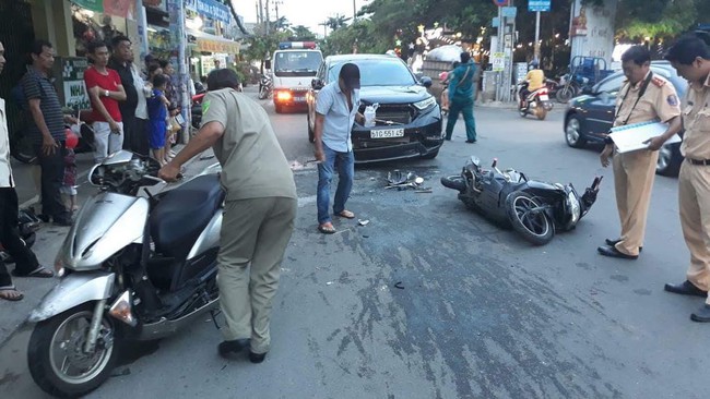 TP.HCM: &Ocirc; t&ocirc; t&ocirc;ng li&ecirc;n ho&agrave;n 3 xe m&aacute;y rồi bỏ chạy khiến 3 người nhập viện cấp cứu, trong đ&oacute; c&oacute; trẻ em - Ảnh 4.