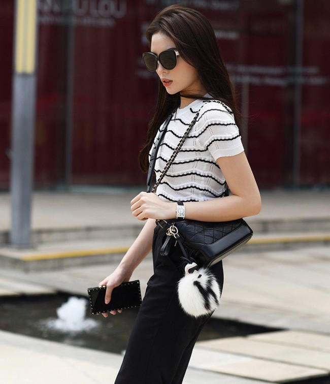 L&acirc;u lắm mới khoe đồ hiệu, Kỳ Duy&ecirc;n lại khiến d&acirc;n t&igrave;nh cho&aacute;ng v&aacute;ng với BST t&uacute;i khủng - Ảnh 2.