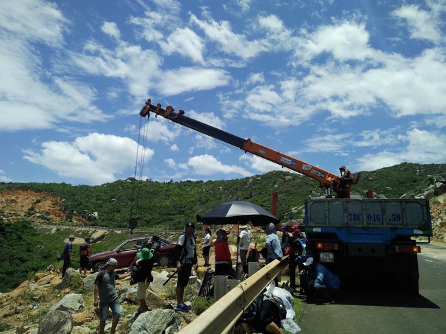 Khả Ng&acirc;n bị bong g&acirc;n v&igrave; cảnh lao xe xuống vực kinh điển ở Hậu Duệ Mặt Trời bản Việt - Ảnh 1.