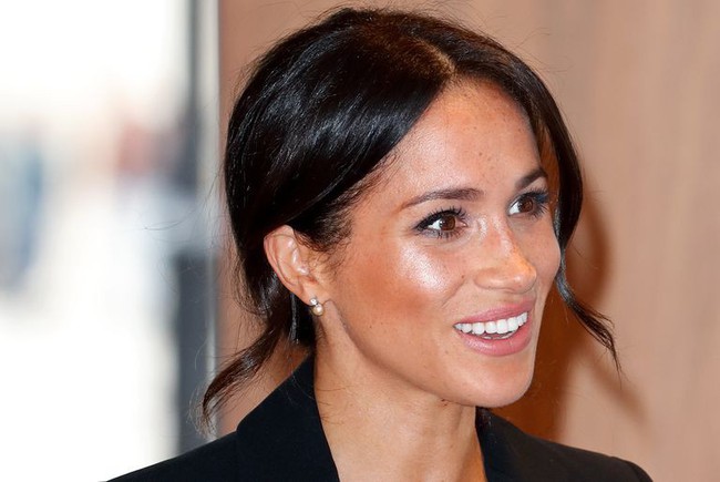 Ngay cả khi diện trang sức, C&ocirc;ng nương Kate v&agrave; Meghan cũng phải tu&acirc;n thủ luật ri&ecirc;ng để tr&aacute;nh bị cho l&agrave; khoe của - Ảnh 4.
