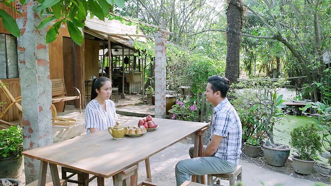 Gạo nếp gạo tẻ: Vừa tuy&ecirc;n bố nhận C&ocirc;ng l&agrave;m tri kỷ, Hương đ&atilde; mang hạnh ph&uacute;c bất ngờ đến cho gia đ&igrave;nh chồng cũ - Ảnh 1.