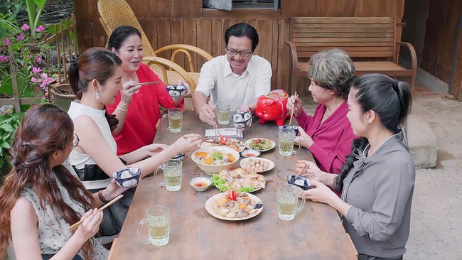 Gạo nếp gạo tẻ: Chuyện thật như... phim, Tường tiếp tục để lại qu&agrave; độc cho Hương nhưng lại bị gia đ&igrave;nh từ chối - Ảnh 4.