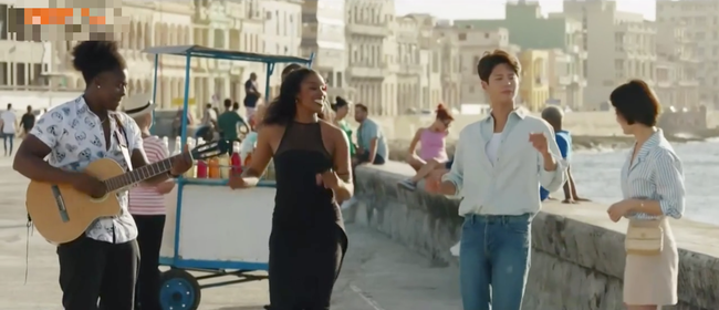 Xem Song Hye Kyo t&igrave;nh tứ &ocirc;m ấp trai trẻ tại Cuba, kh&aacute;n giả cũng muốn được y&ecirc;u ngay! - Ảnh 7.