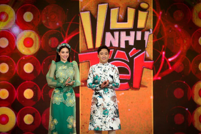 Bộ đ&ocirc;i Hồ Ngọc H&agrave; - Trấn Th&agrave;nh trở lại, mặc &aacute;o d&agrave;i rực rỡ dẫn chương tr&igrave;nh Tết - Ảnh 2.