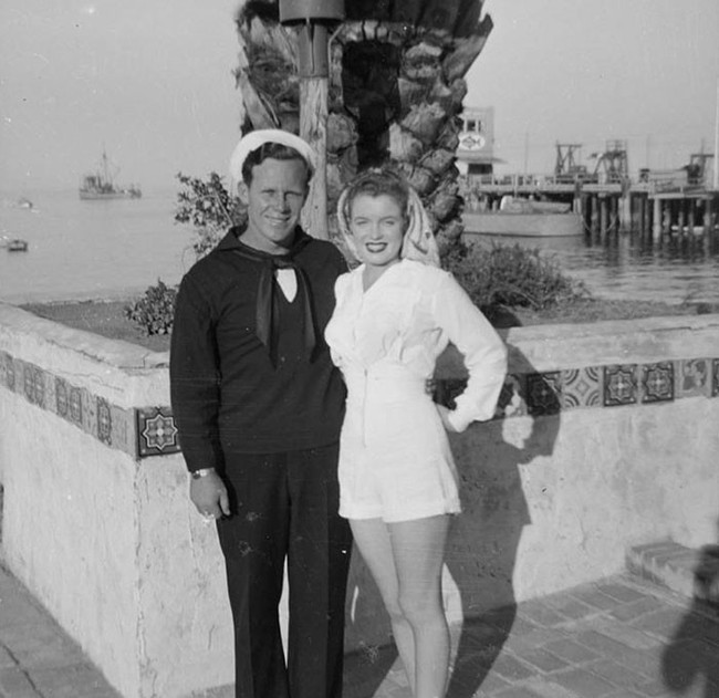 H&eacute; lộ loạt ảnh hiếm thời chưa nổi tiếng của quả bom sex Marilyn Monroe - Ảnh 10.