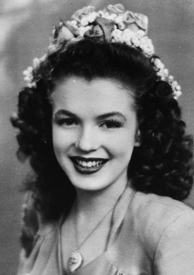 H&eacute; lộ loạt ảnh hiếm thời chưa nổi tiếng của quả bom sex Marilyn Monroe - Ảnh 6.