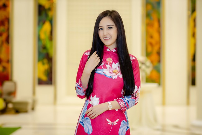 Chăm chỉ đi sự kiện, Mai Phương Th&uacute;y lộ diện mạo ng&agrave;y c&agrave;ng kh&aacute;c lạ - Ảnh 2.