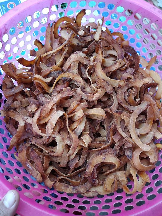 Lần đầu làm mứt dừa cháy đen tưởng bị chê tơi tả, nhưng mẹ chồng nói 1 câu khiến nàng dâu mừng húm - Ảnh 2. Lần đầu làm mứt dừa cháy đen tưởng bị chê tơi tả, nhưng mẹ chồng nói 1 câu khiến nàng dâu mừng húm - Ảnh 2.