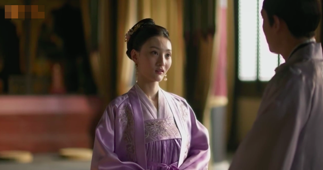 Triệu Lệ Dĩnh đau đớn bước đi kh&ocirc;ng nổi khi thấy Chu Nhất Long th&acirc;n mật b&ecirc;n vị h&ocirc;n phu - Ảnh 8.