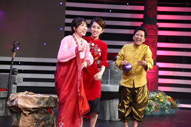 Lộ giọng h&aacute;t live lạ l&ugrave;ng chưa từng thấy của Chi Pu, Hari Won  - Ảnh 10.