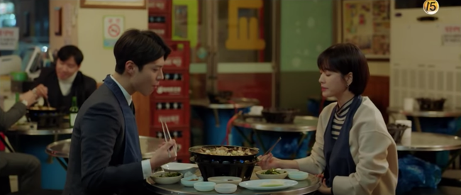 Cứ hễ phi c&ocirc;ng trẻ l&agrave;m tăng ca l&agrave; Song Hye Kyo lại l&agrave;m điều đ&aacute;ng y&ecirc;u n&agrave;y - Ảnh 6.