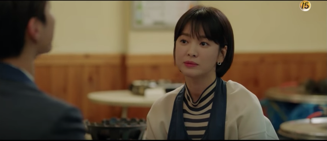 Cứ hễ phi c&ocirc;ng trẻ l&agrave;m tăng ca l&agrave; Song Hye Kyo lại l&agrave;m điều đ&aacute;ng y&ecirc;u n&agrave;y - Ảnh 5.