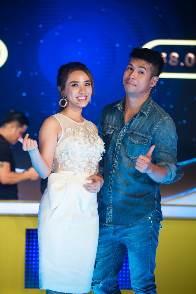 Minh Tiệp gan dạ th&uacute; nhận th&acirc;n thiết với Lan Phương ngay trước mặt b&agrave; x&atilde; - Ảnh 4.