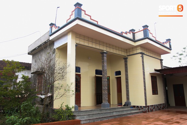 Về thăm nh&agrave; Văn Hậu, ph&aacute;t hiện m&oacute;n qu&agrave; đầu ti&ecirc;n em &uacute;t ĐT Việt Nam mua cho cha mẹ bằng đồng lương kiếm được - Ảnh 1.