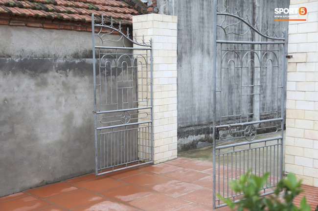 Về thăm nh&agrave; Văn Hậu, ph&aacute;t hiện m&oacute;n qu&agrave; đầu ti&ecirc;n em &uacute;t ĐT Việt Nam mua cho cha mẹ bằng đồng lương kiếm được - Ảnh 12.