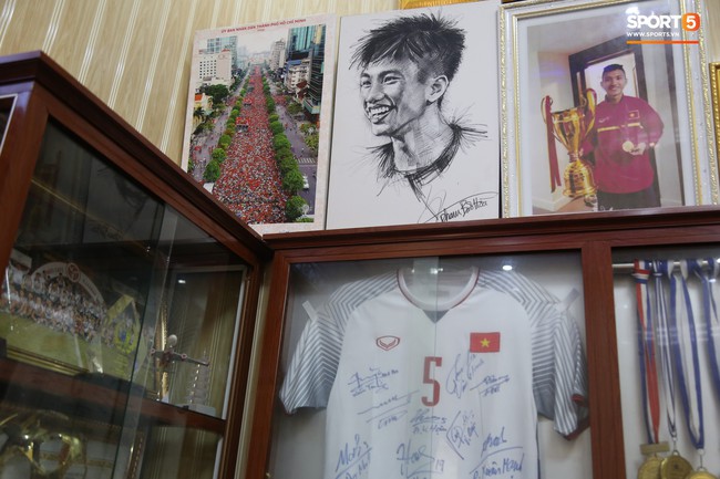 Về thăm nh&agrave; Văn Hậu, ph&aacute;t hiện m&oacute;n qu&agrave; đầu ti&ecirc;n em &uacute;t ĐT Việt Nam mua cho cha mẹ bằng đồng lương kiếm được - Ảnh 5.